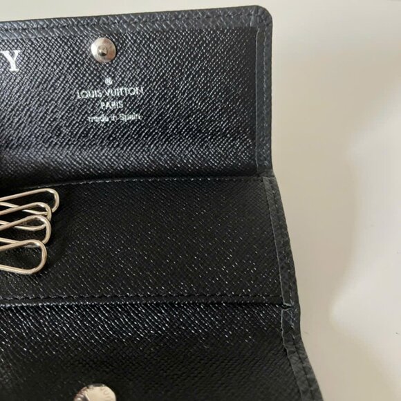 LOUIS VUITTON Taiga 4 Key Holder - Picture 8 of 11